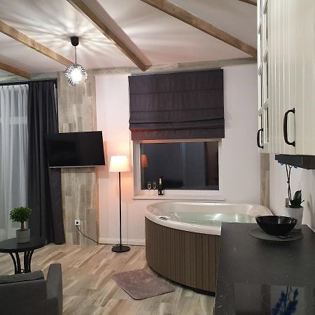 Apartamentai Su Jacuzzi Panevezys Exterior photo